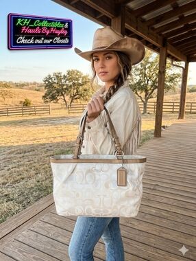 2011 Coach Gallery 3-Color Signature Sateen Tote - D1126-F17881 W/ Charm